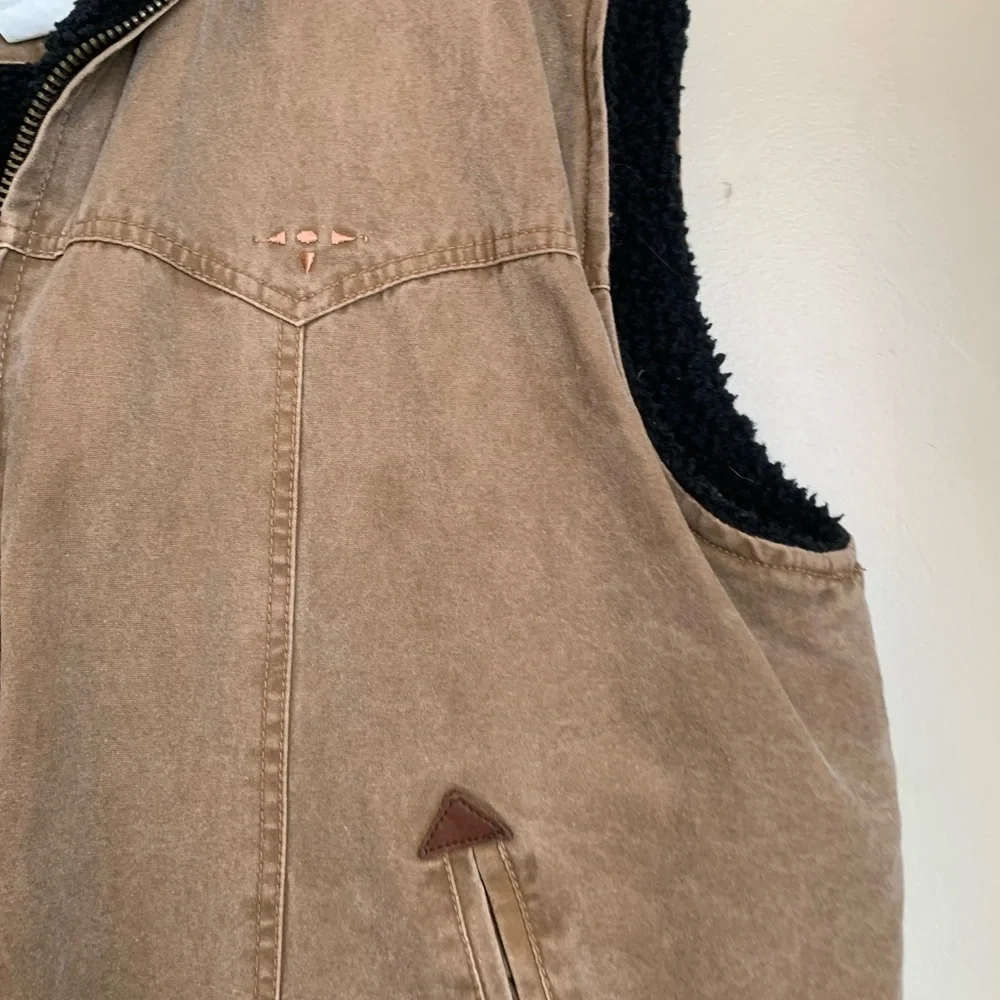 Kakadu Traders Australia Vest Brown Canvas Sherpa Lined  Leather Collar